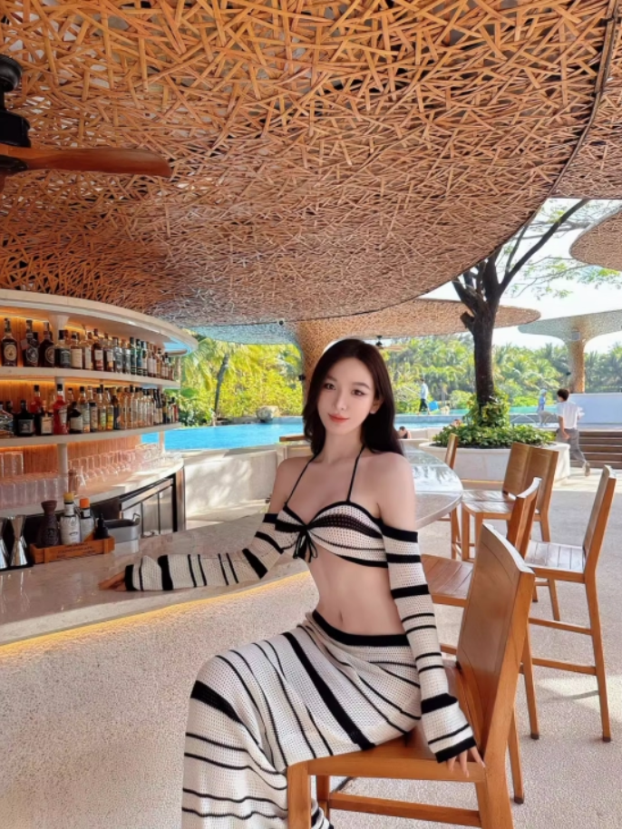 Vintage Striped Crochet Outfit Black & White Maxi Skirt Y2K Style Long Sleeves Two-Piece Set Mermaid Long Dress AP1595