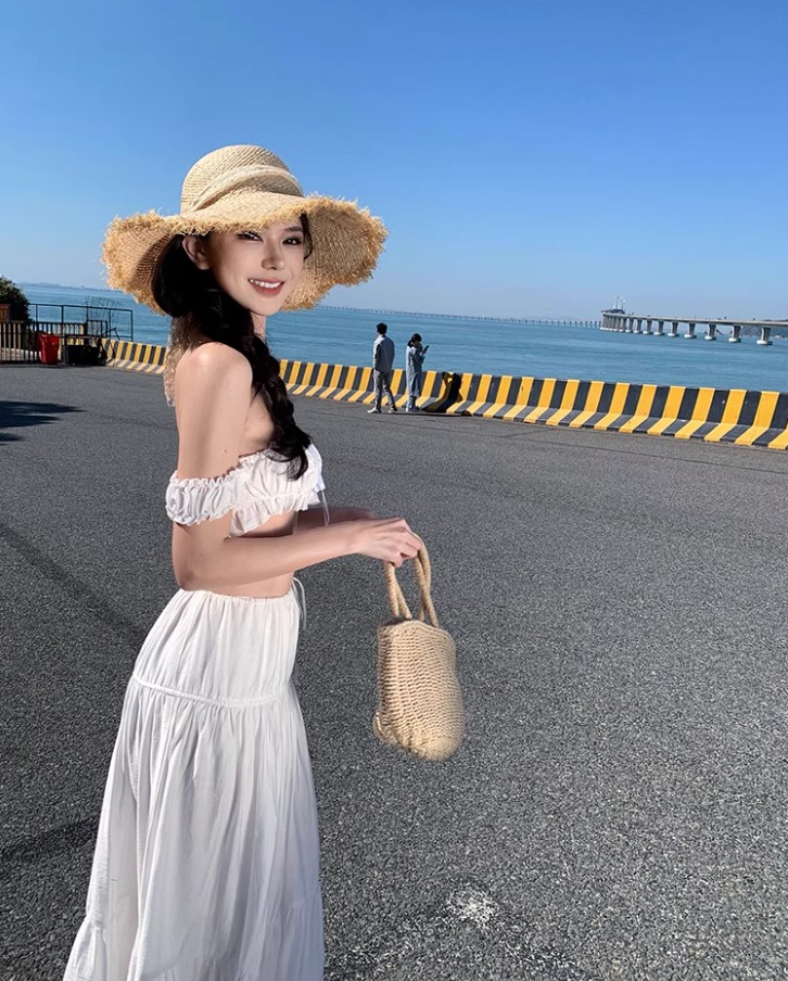 Elegant Off-Shoulder Smocked Bandeau Crop Top Maxi Dress Niche Outdoor Trips White Two-Piece Set Tiered Flowy Hem Halter Long Dress AP1598