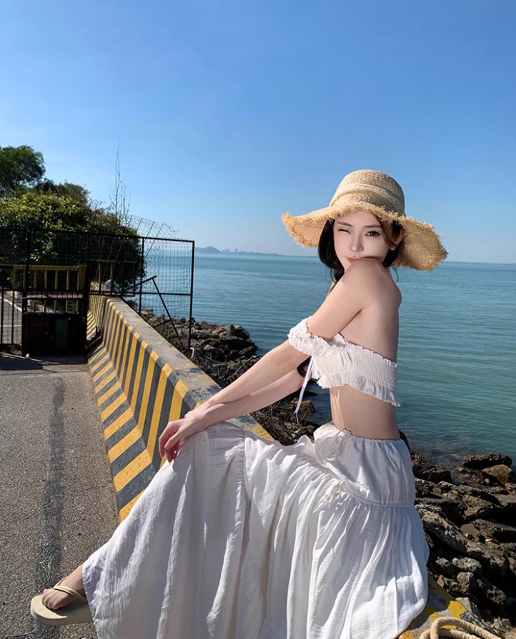 Elegant Off-Shoulder Smocked Bandeau Crop Top Maxi Dress Niche Outdoor Trips White Two-Piece Set Tiered Flowy Hem Halter Long Dress AP1598