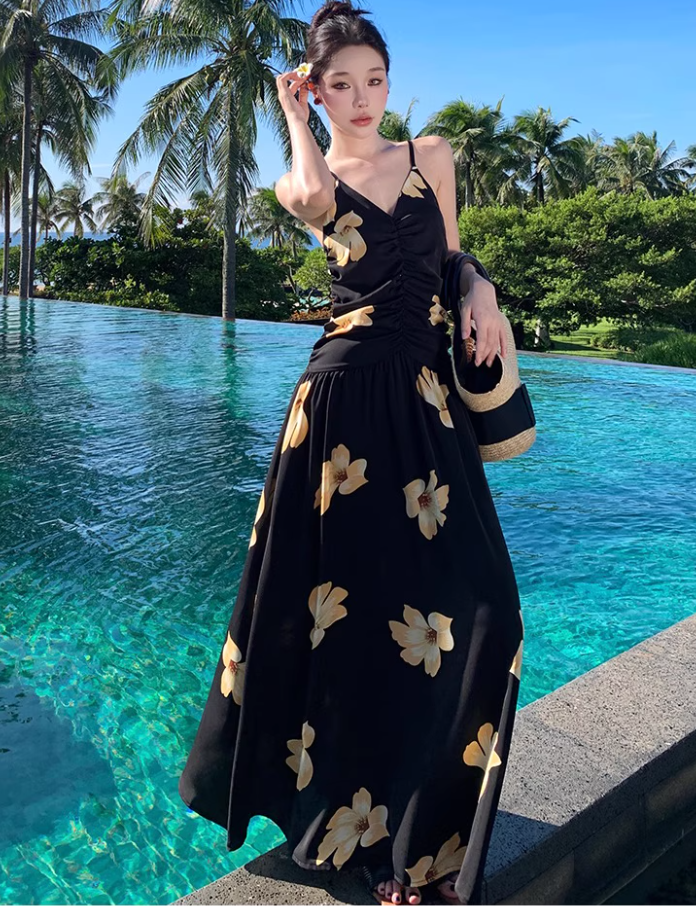 Charming Black Spaghetti Strap Floral Print Maxi Dress Vintage Flowy Hem Cinched-Waist Beach Vacations Long Dress AP1613
