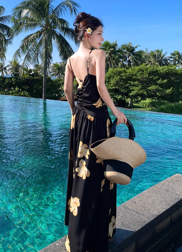 Charming Black Spaghetti Strap Floral Print Maxi Dress Vintage Flowy Hem Cinched-Waist Beach Vacations Long Dress AP1613
