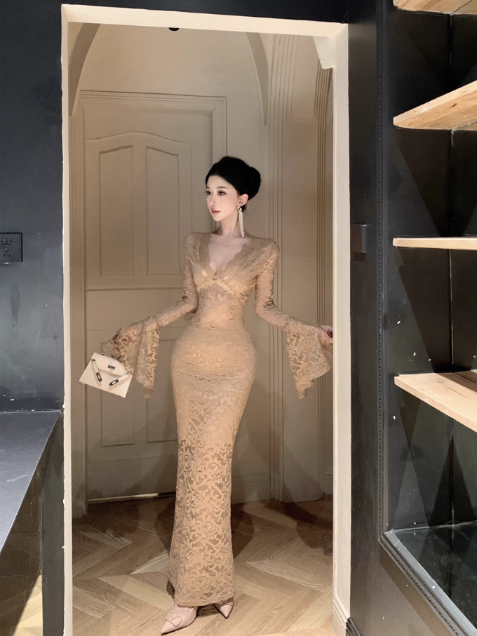 Elegant Lace Mermaid Plunging V-Neck Maxi Dress Chic Bodycon Cocktail Parties Flared Sleeves Long Dress AP1618