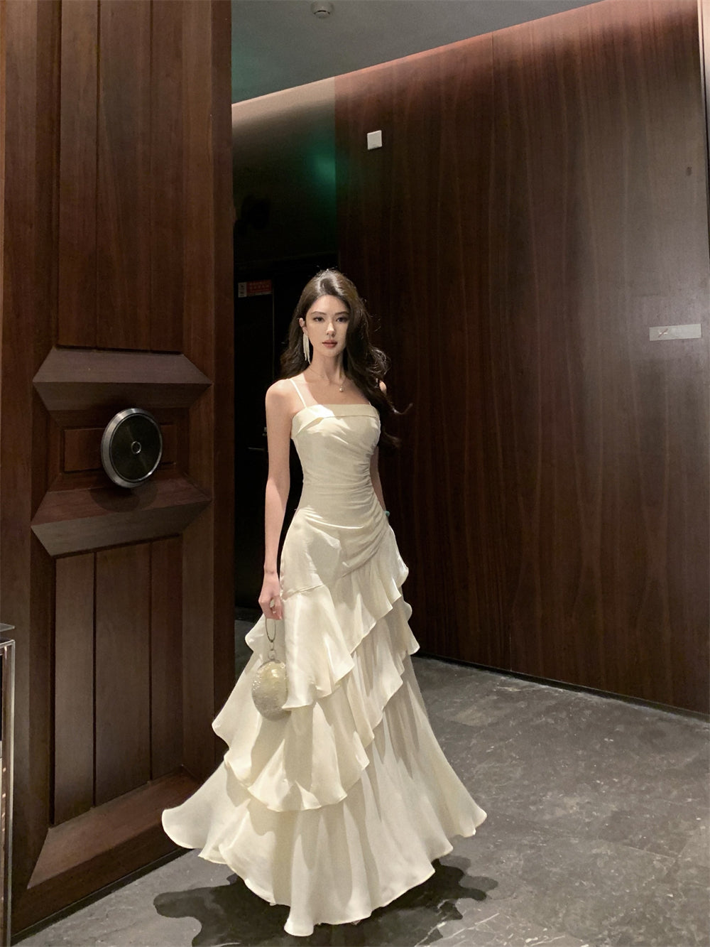 New Fashion Satin Ivory Spaghetti Strap Evening Maxi Dress Elegant Ruched Bodice with Layered Ruffle Long Dress AP1643