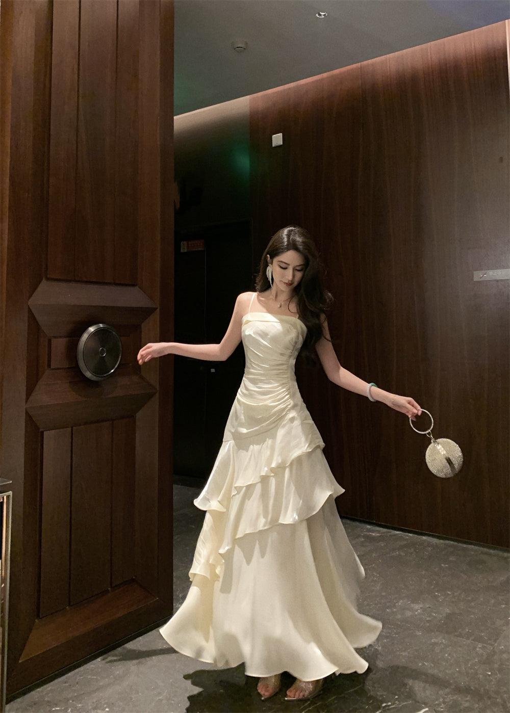 New Fashion Satin Ivory Spaghetti Strap Evening Maxi Dress Elegant Ruched Bodice with Layered Ruffle Long Dress AP1643