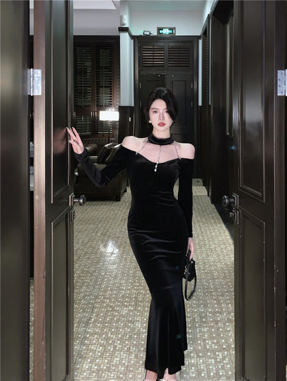 Luxurious Black Velvet Off-Shoulder Maxi Skirt Vogue Chain Choker Long Sleeve Mermaid Halter Long Dress AP1664
