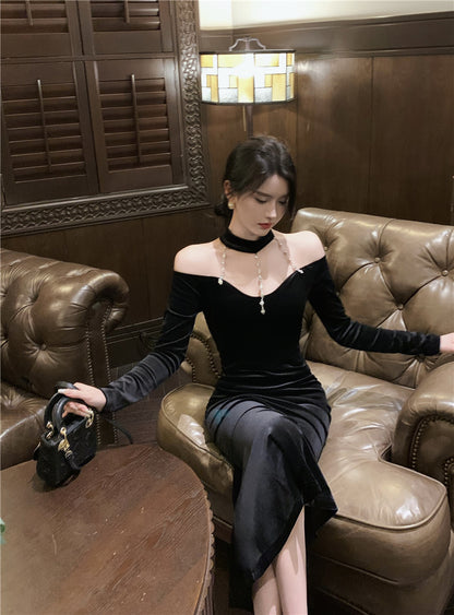 Luxurious Black Velvet Off-Shoulder Maxi Skirt Vogue Chain Choker Long Sleeve Mermaid Halter Long Dress AP1664