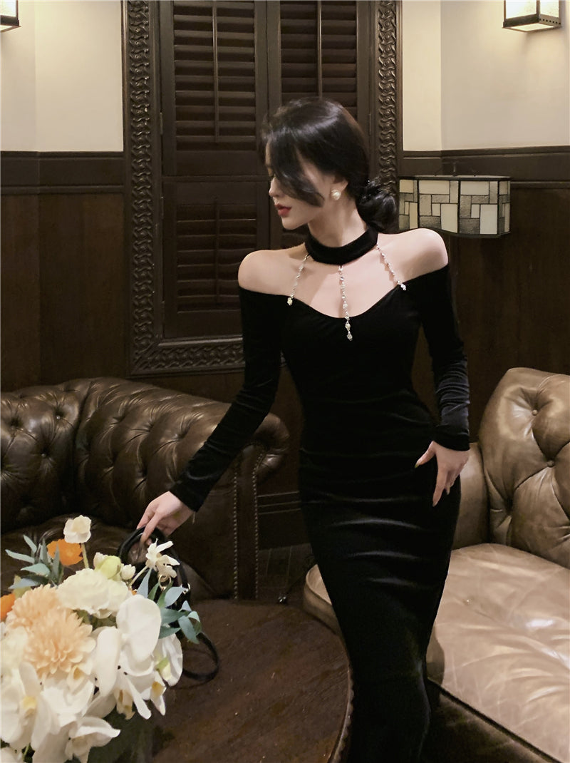 Luxurious Black Velvet Off-Shoulder Maxi Skirt Vogue Chain Choker Long Sleeve Mermaid Halter Long Dress AP1664