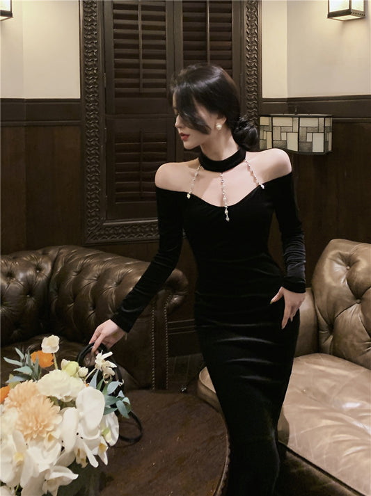 Luxurious Black Velvet Off-Shoulder Maxi Skirt Vogue Chain Choker Long Sleeve Mermaid Halter Long Dress AP1664