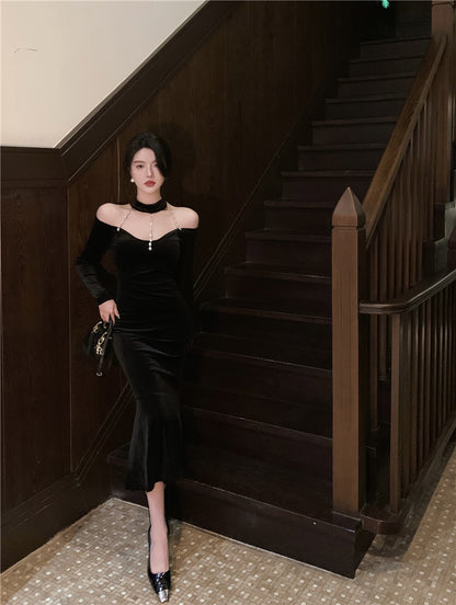 Luxurious Black Velvet Off-Shoulder Maxi Skirt Vogue Chain Choker Long Sleeve Mermaid Halter Long Dress AP1664