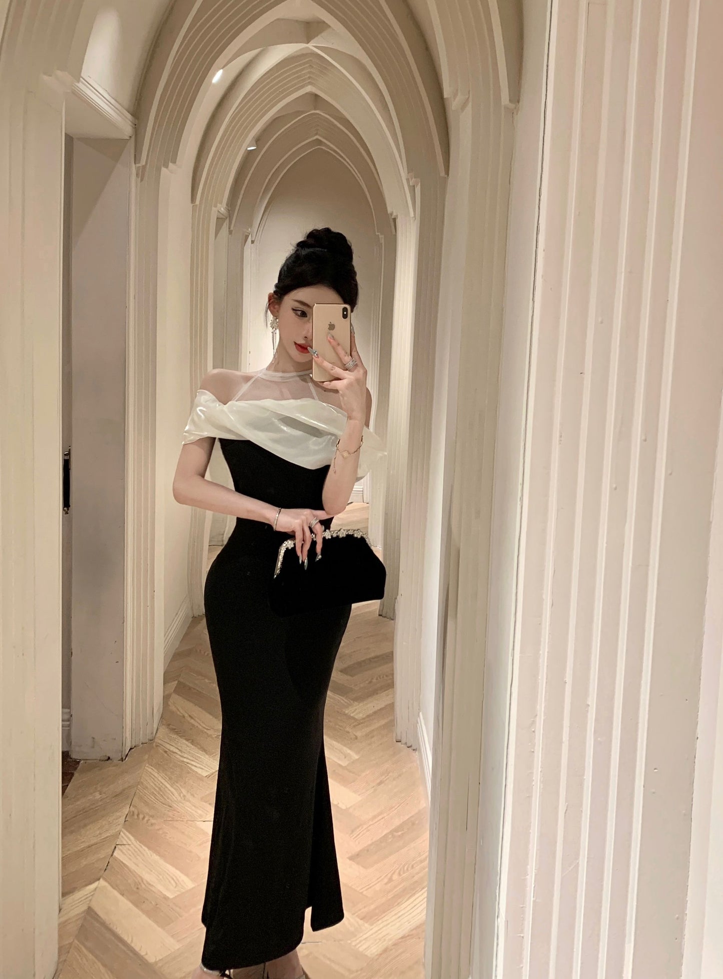 Modern White Mesh-Trimmed Sheath Maxi Dress Elegant Black Off-Shoulder Mermaid Evening Feast Halter Long Dress AP1674