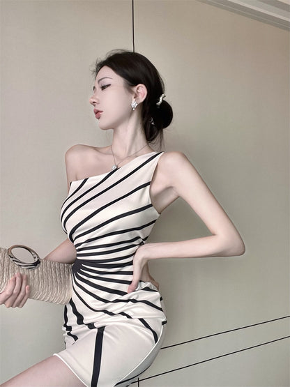 Novelty Black & White Striped Mini Dress Unique One-Shoulder Bodycon Asymmetric Neckline Short Dress AP1688