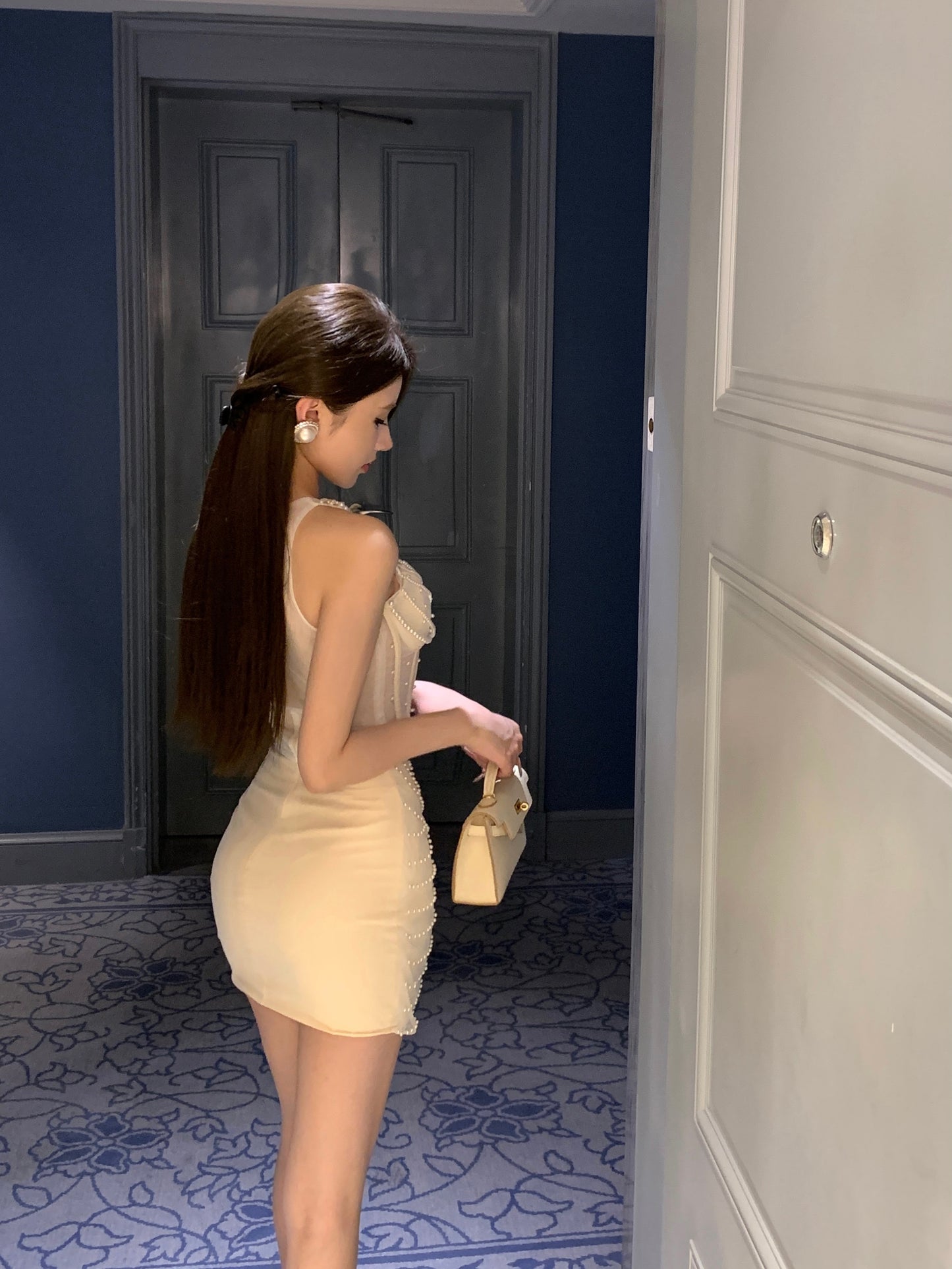 Charming Ivory Pearl Embellished Bodycon Mini Skirt Beading Transparent Mesh Shoulder Two-Piece Set Halter Short Dress AP1693