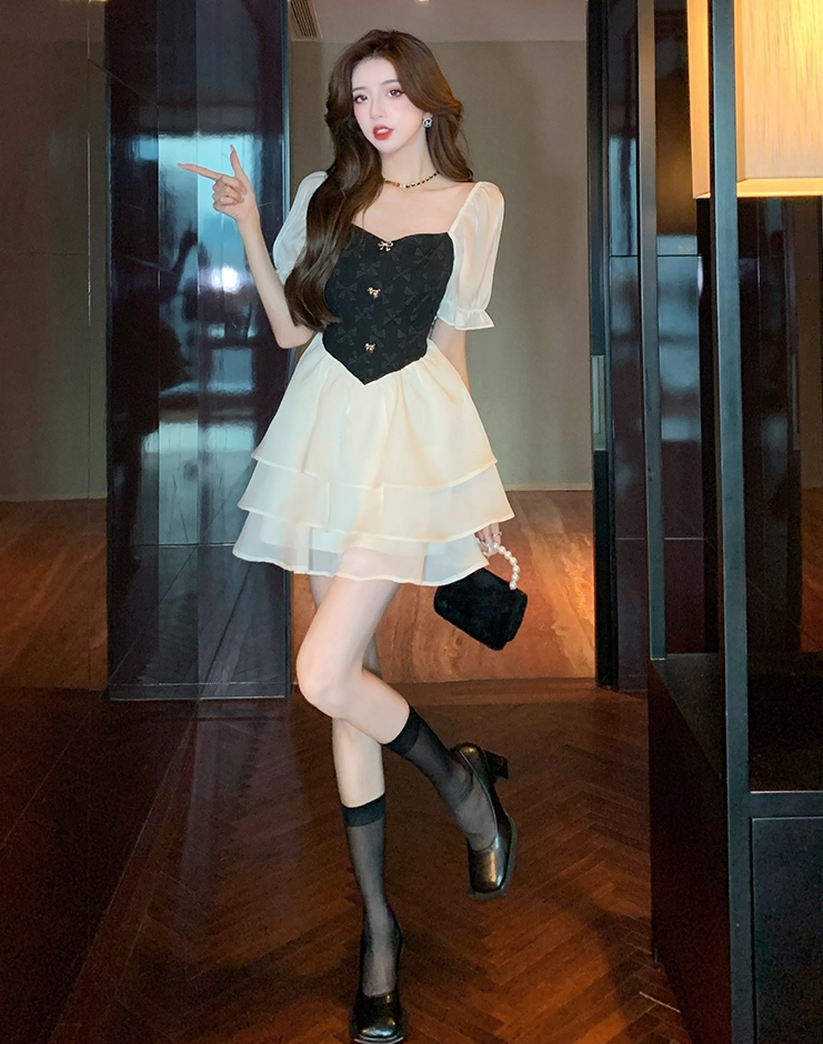 Exquisite Party-Ready Tiered Ruffles Hem Sheen Tulle Mini Skirt Gothic-Inspired Black & White Splicing Puffy Sleeve Short Dress AP1725