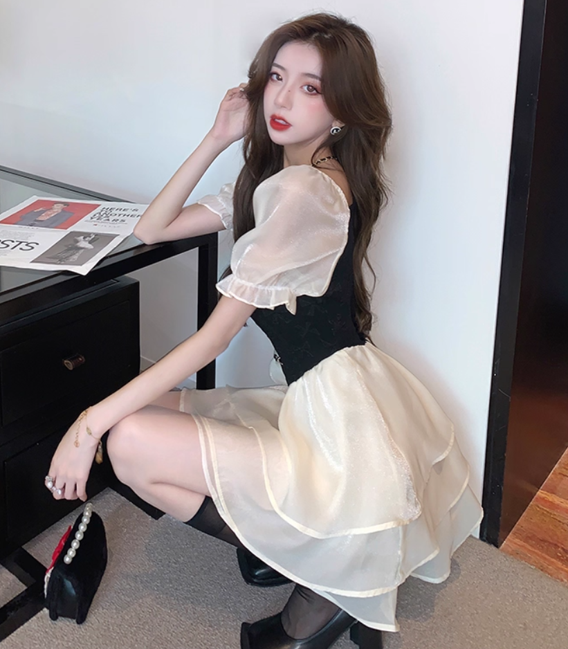 Exquisite Party-Ready Tiered Ruffles Hem Sheen Tulle Mini Skirt Gothic-Inspired Black & White Splicing Puffy Sleeve Short Dress AP1725