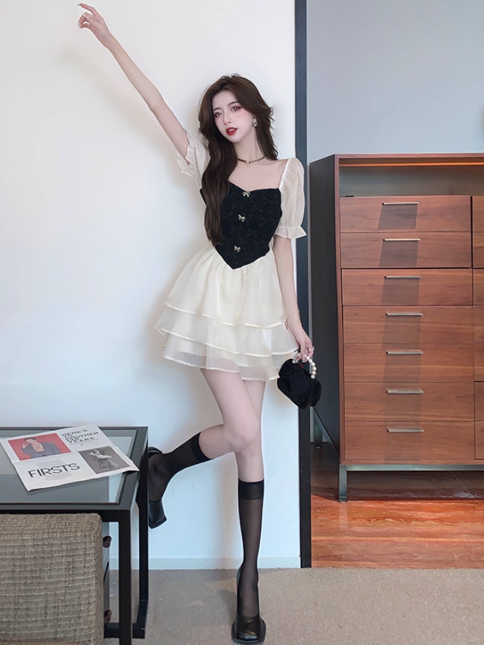 Exquisite Party-Ready Tiered Ruffles Hem Sheen Tulle Mini Skirt Gothic-Inspired Black & White Splicing Puffy Sleeve Short Dress AP1725