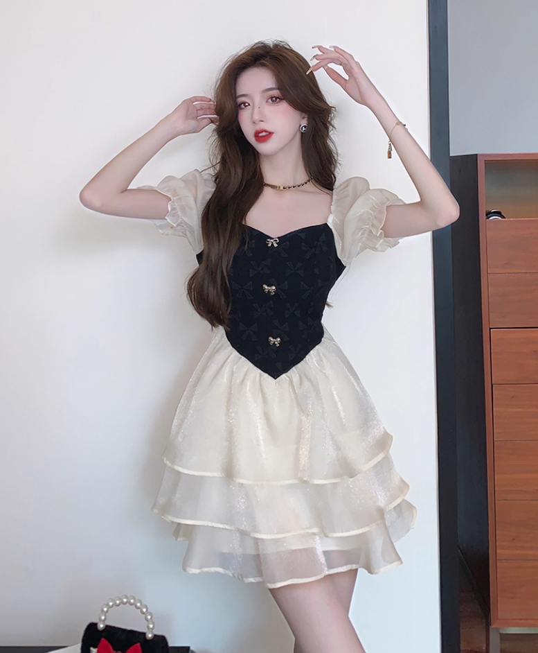 Exquisite Party-Ready Tiered Ruffles Hem Sheen Tulle Mini Skirt Gothic-Inspired Black & White Splicing Puffy Sleeve Short Dress AP1725