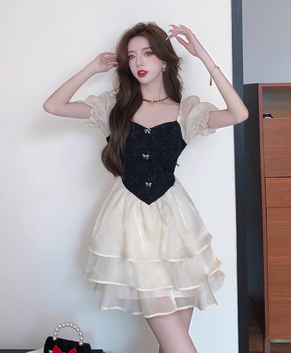 Exquisite Party-Ready Tiered Ruffles Hem Sheen Tulle Mini Skirt Gothic-Inspired Black & White Splicing Puffy Sleeve Short Dress AP1725