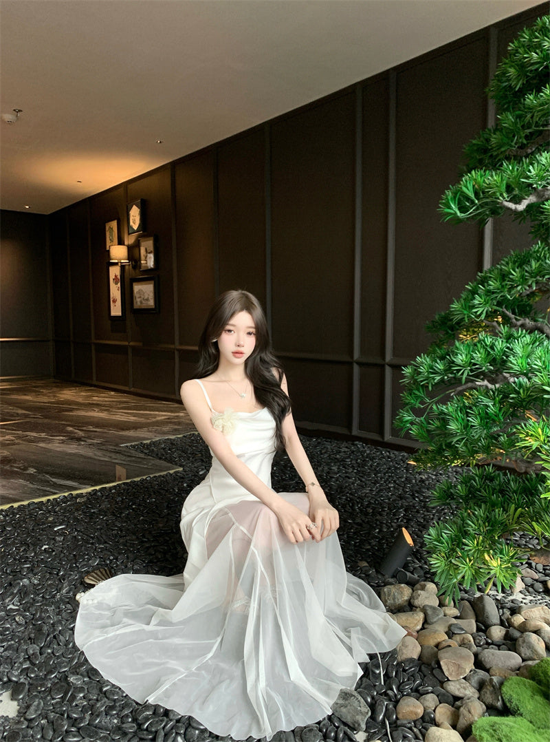 Glamorous Satin Fabric Ruched Spaghetti Strap Evening Maxi Dress White Sheer Tulle Splicing Flower Design Long Dress AP1729