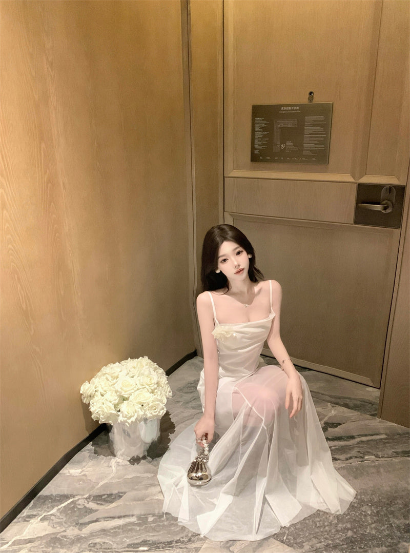 Glamorous Satin Fabric Ruched Spaghetti Strap Evening Maxi Dress White Sheer Tulle Splicing Flower Design Long Dress AP1729