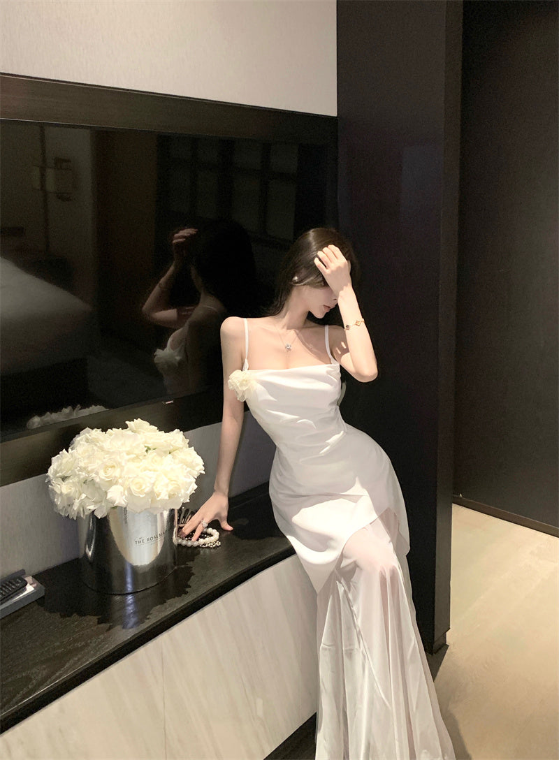 Glamorous Satin Fabric Ruched Spaghetti Strap Evening Maxi Dress White Sheer Tulle Splicing Flower Design Long Dress AP1729