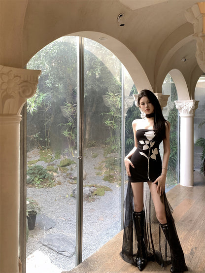 Novelty Black Strapless Bodycon Mini Dress With Tulle Train Figure-Flattering White Rose Print Short Dress AP1737