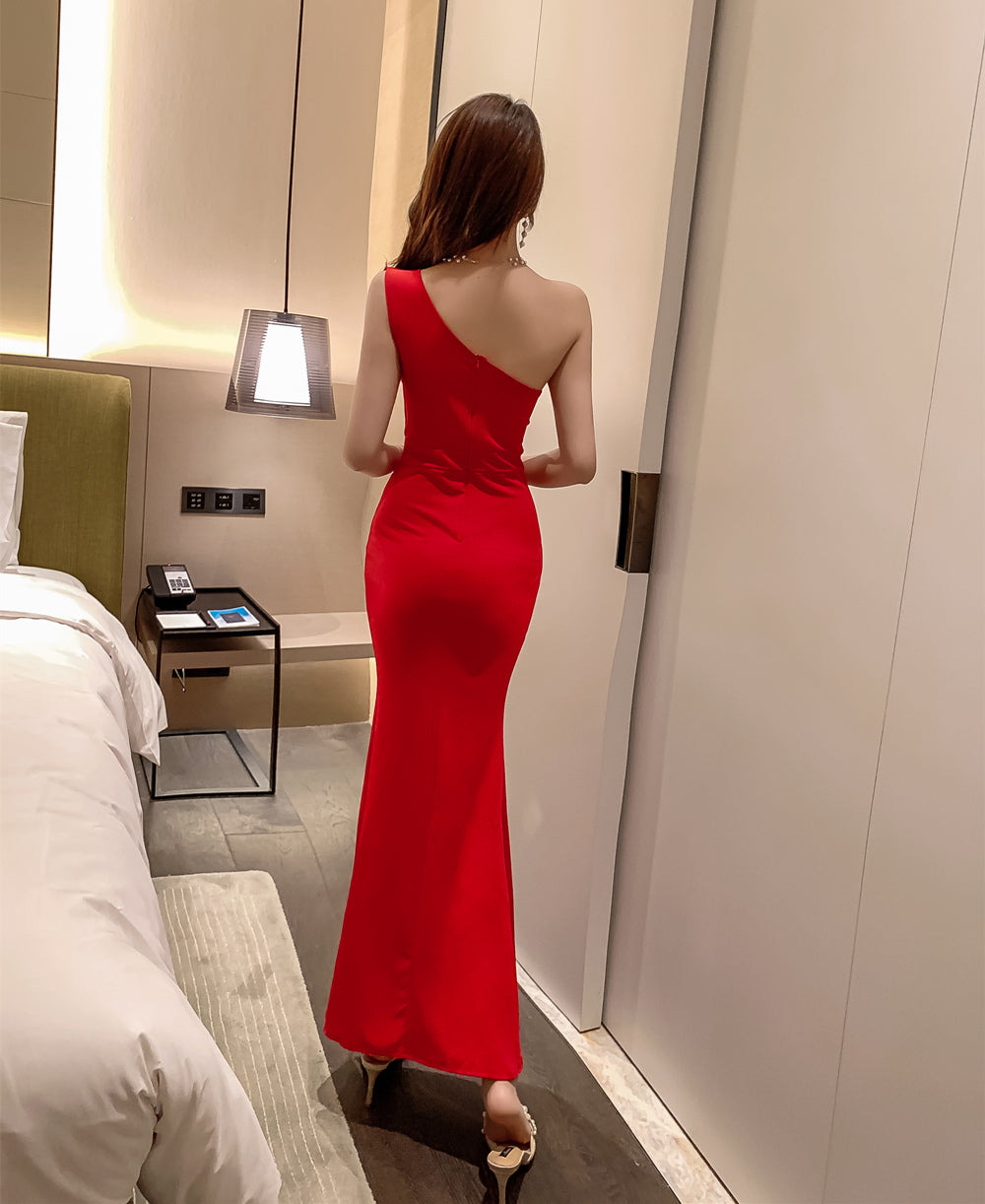 New Fashion Red High-Slit Feast Outfit Maxi Dress Charming One Shoulder Sheath Asymmetric Neckline Long Dress AP1767