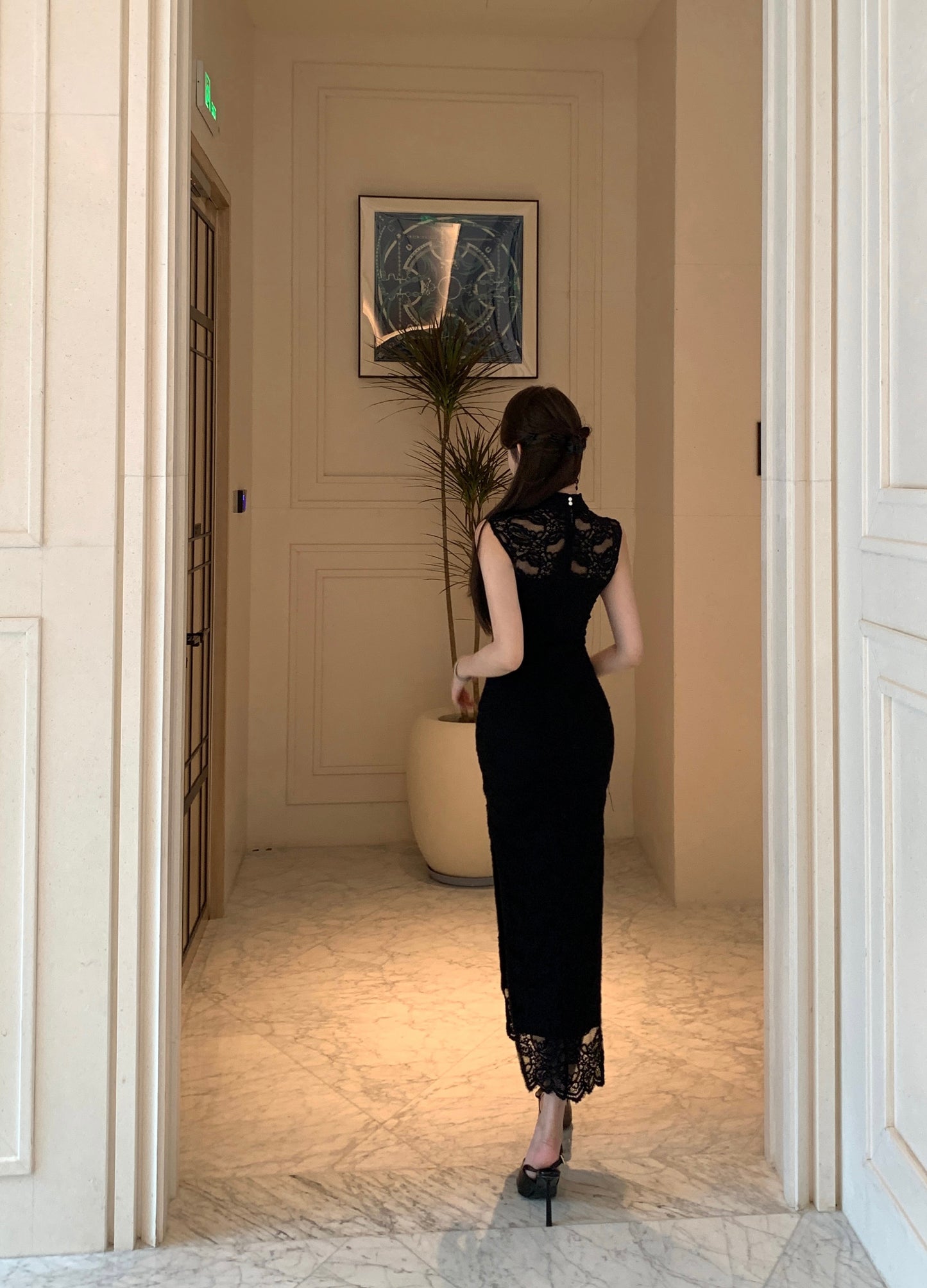 Unique lack Lace Sleeveless High-Slit Maxi Dress Vogue Lace Cutout Detailing Evening Parties Bodycon Halter Long Dress AP1786