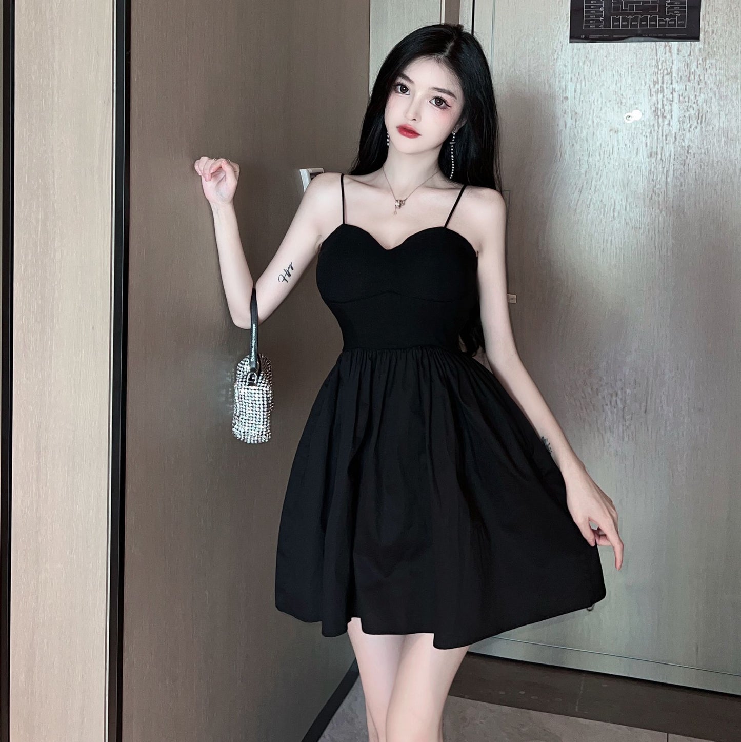 Cute Girls Cinched-Waist Black Mini Skirt Hot Girls LBD Nightclubs Ruched Hem Spaghetti Strap Short Dress AP1798