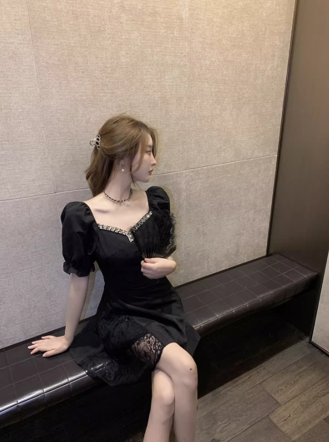 Gorgeous Rhinestone Accent Puffy Short Sleeve Evening Parties Mini Skirt Elegant A-Line Black Tulle Splicing Short Dress AP1807