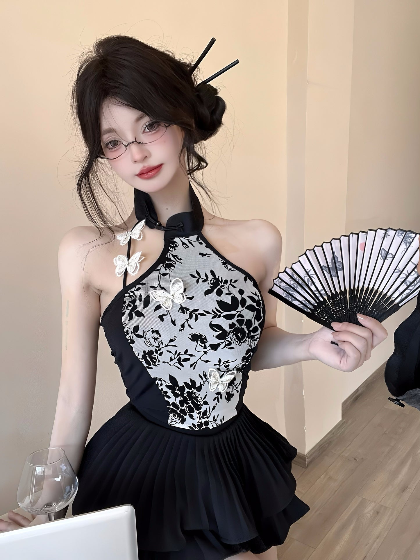 Charming 2-piece Set Floral Print Bodice Top A-Line Mini Skirt Cheongsam-Inspired 3D Butterfly Embellishments Pleated Tiered Halter Short Dress AP1854