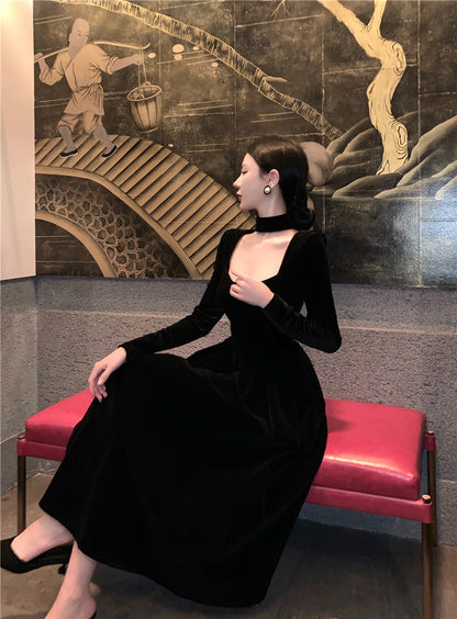 Graceful Black Velvet Square Neck Midi Dress Vogue A-Line Ruffles Hem Long Sleeve Long Dress AP1859