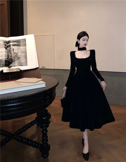 Graceful Black Velvet Square Neck Midi Dress Vogue A-Line Ruffles Hem Long Sleeve Long Dress AP1859
