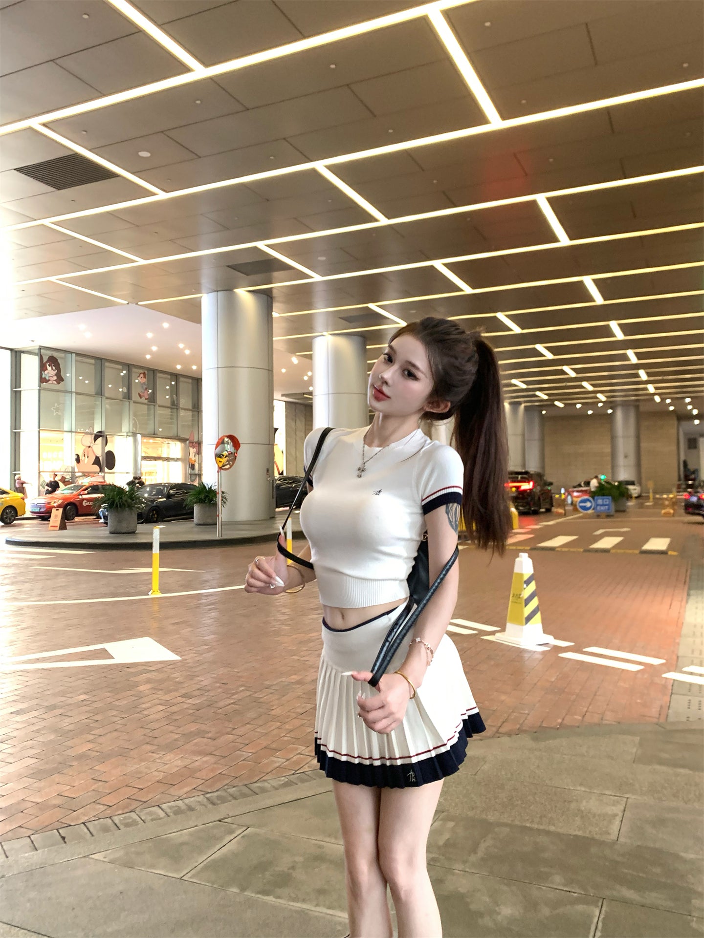 New Arrival White Two-Piece Set Mini Skirt Vogue Color-Block Trim Sporty-Chic Pleated Short Dress AP1883