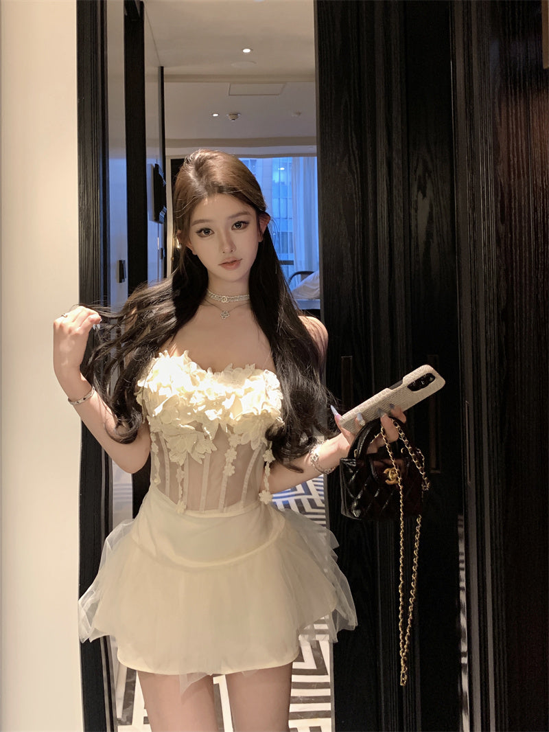 Elegant White Strapless Two-Piece Set Puffy Tulle Mini Skirt Dreamy Sheer Corset 3D Floral Design Short Dress AP1891