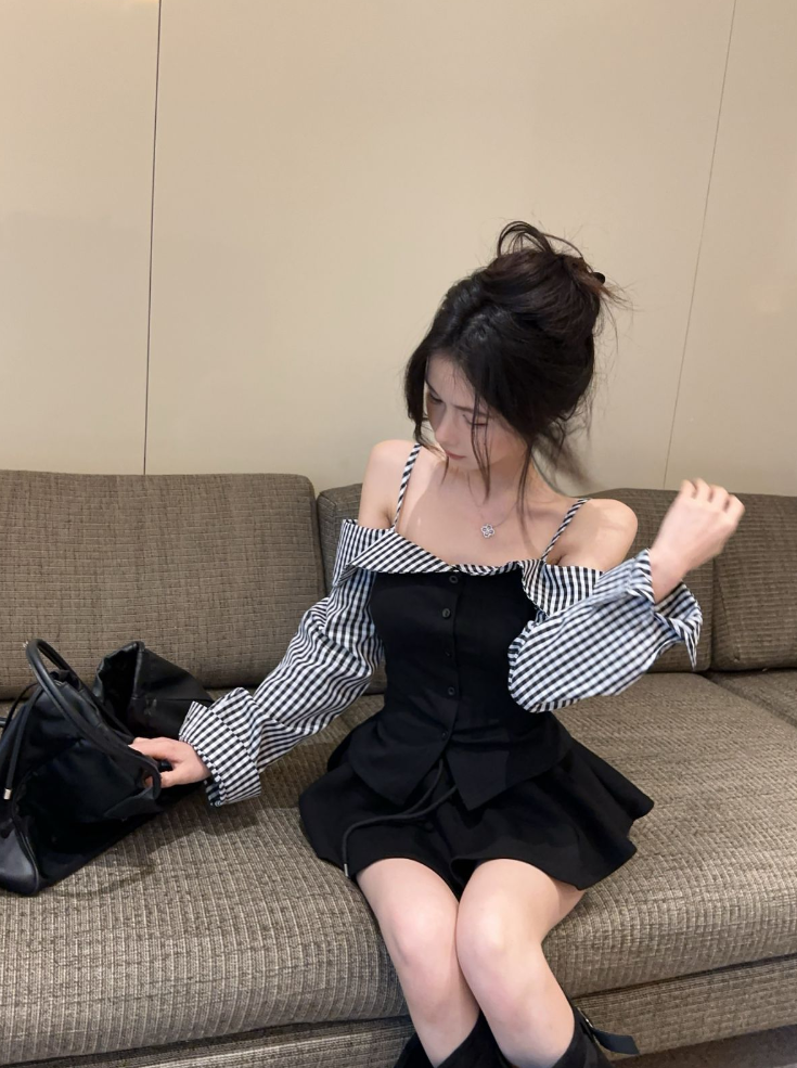 Hot Girls Checkered Off-Shoulder Sleeves Fashion Gatherings Mini Skirt Vintage Spaghetti Straps Bodice Tiered Short Dress AP1905