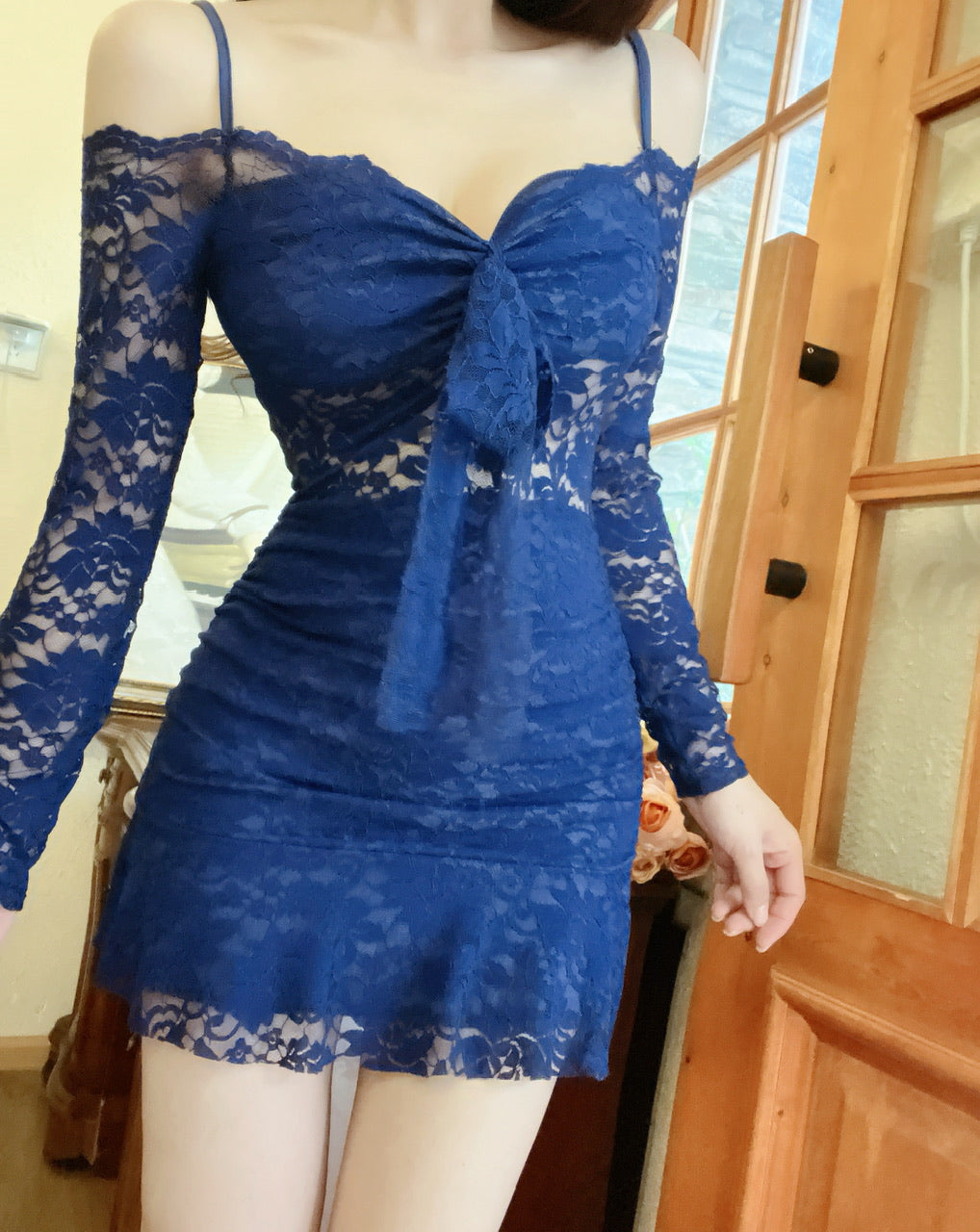 Retro Hot Girls Royal Blue Off-Shoulder Front Bow Mini Skirt French-Style Sheer Lace Long Sleeves Ruffled Hem Short Dress AP1922
