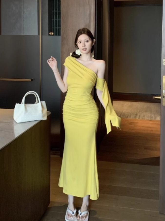 Graceful Asymmetric Neckline Yellow Maxi Dress Glamorous Mermaid One Shoulder Sheath Long Dress AP1956