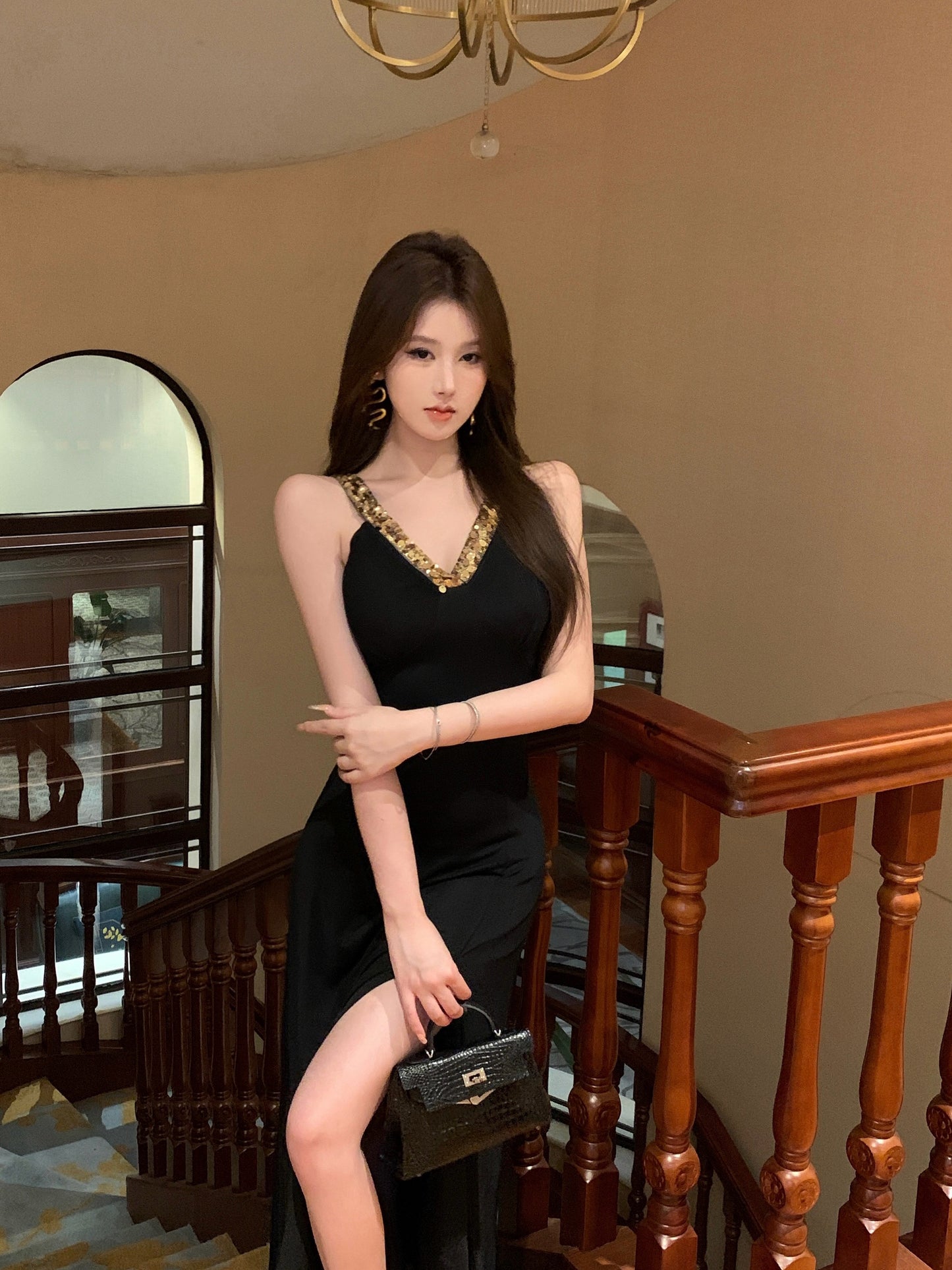 Unique Deep V-Neck Gold Sequin Straps Maxi Dress Charming High Side Slit Night Parties Black Sheath Long Dress AP1964