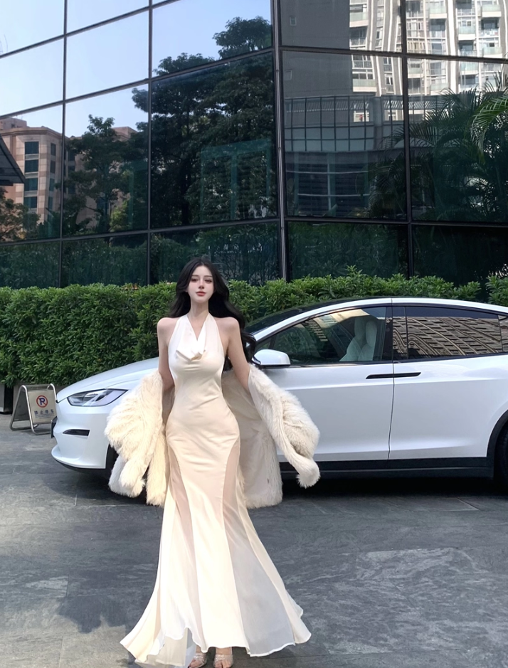 Elegant High Sheer Slit Tulle Splicing Maxi Dress Novelty Open Back Flowing Silhouette Night Parties Halter Long Dress AP1988