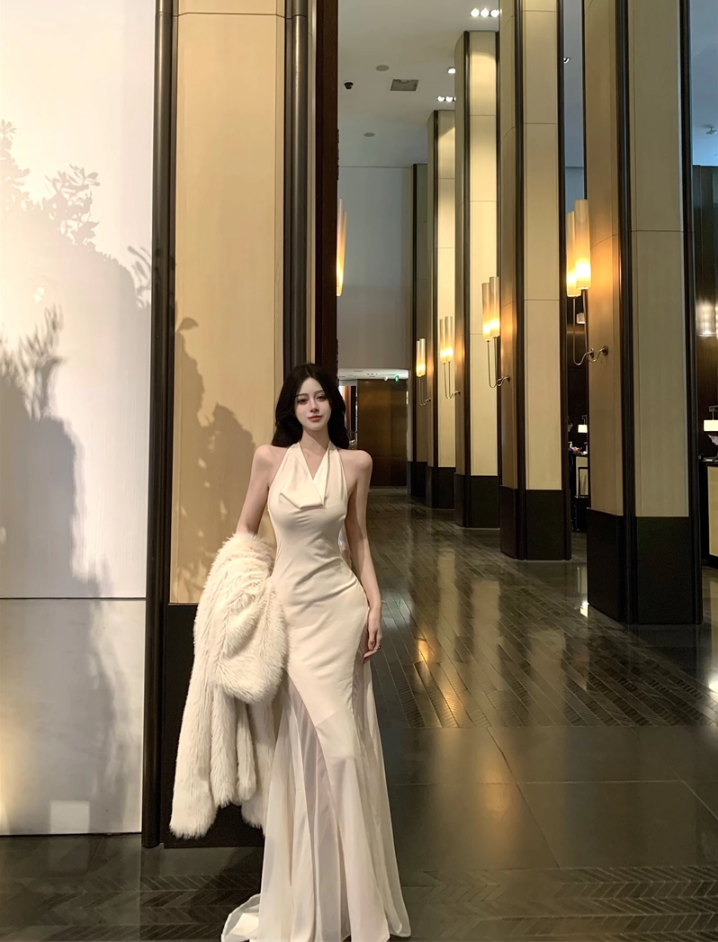 Elegant High Sheer Slit Tulle Splicing Maxi Dress Novelty Open Back Flowing Silhouette Night Parties Halter Long Dress AP1988