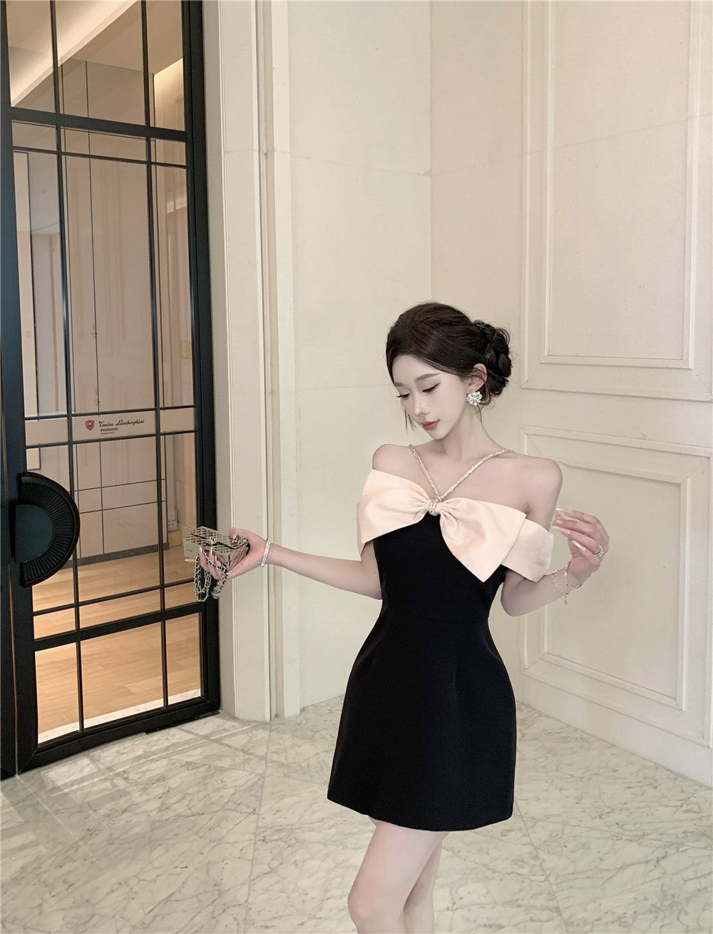 Vogue Large Contrast Bow Rhinestone Straps Mini Skirt Sexy Evening Galas Off-Shoulder Sheath Short Dress AP1997