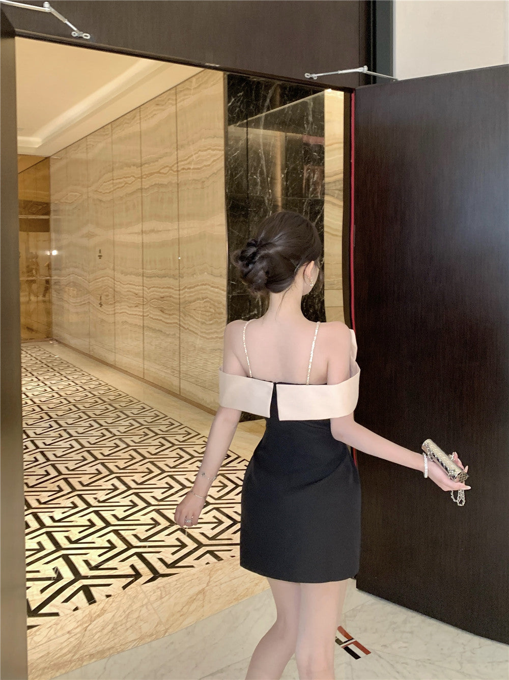 Vogue Large Contrast Bow Rhinestone Straps Mini Skirt Sexy Evening Galas Off-Shoulder Sheath Short Dress AP1997