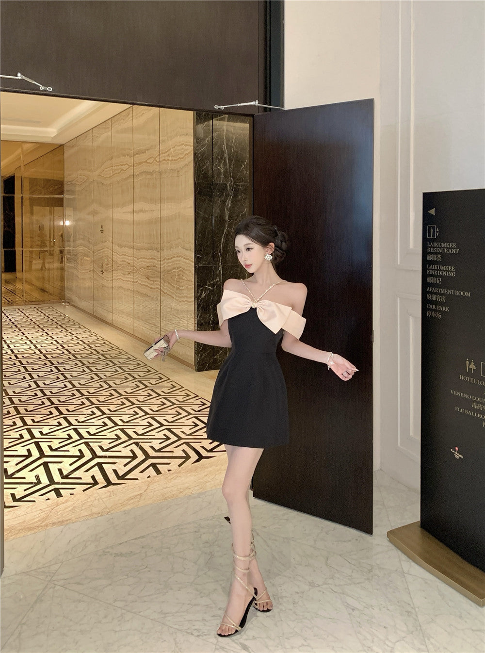 Vogue Large Contrast Bow Rhinestone Straps Mini Skirt Sexy Evening Galas Off-Shoulder Sheath Short Dress AP1997