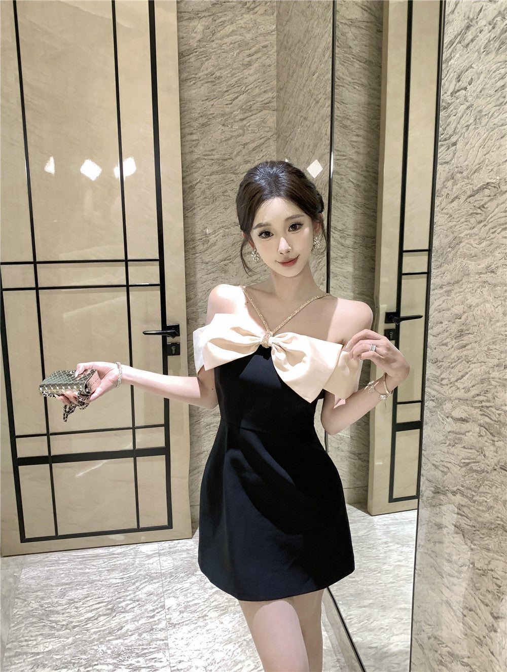 Vogue Large Contrast Bow Rhinestone Straps Mini Skirt Sexy Evening Galas Off-Shoulder Sheath Short Dress AP1997