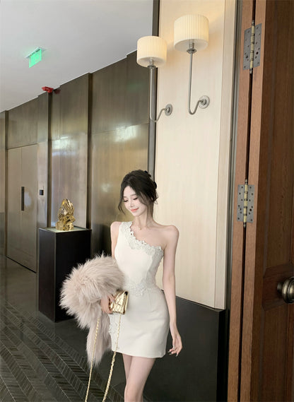 Classical White One-Shoulder Mini Dress Vintage Lace Applique Panel Detailing Bodycon Short Dress AP2016