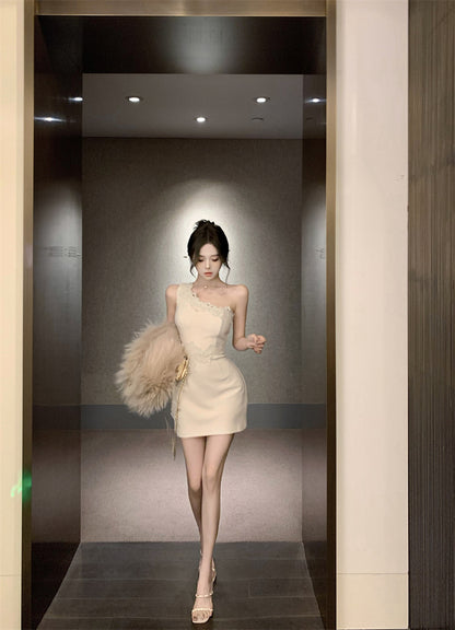 Classical White One-Shoulder Mini Dress Vintage Lace Applique Panel Detailing Bodycon Short Dress AP2016