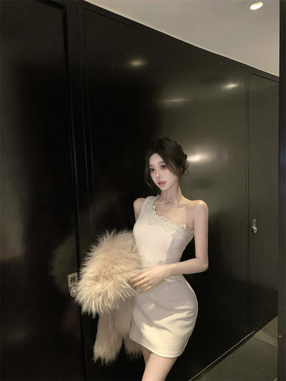 Classical White One-Shoulder Mini Dress Vintage Lace Applique Panel Detailing Bodycon Short Dress AP2016