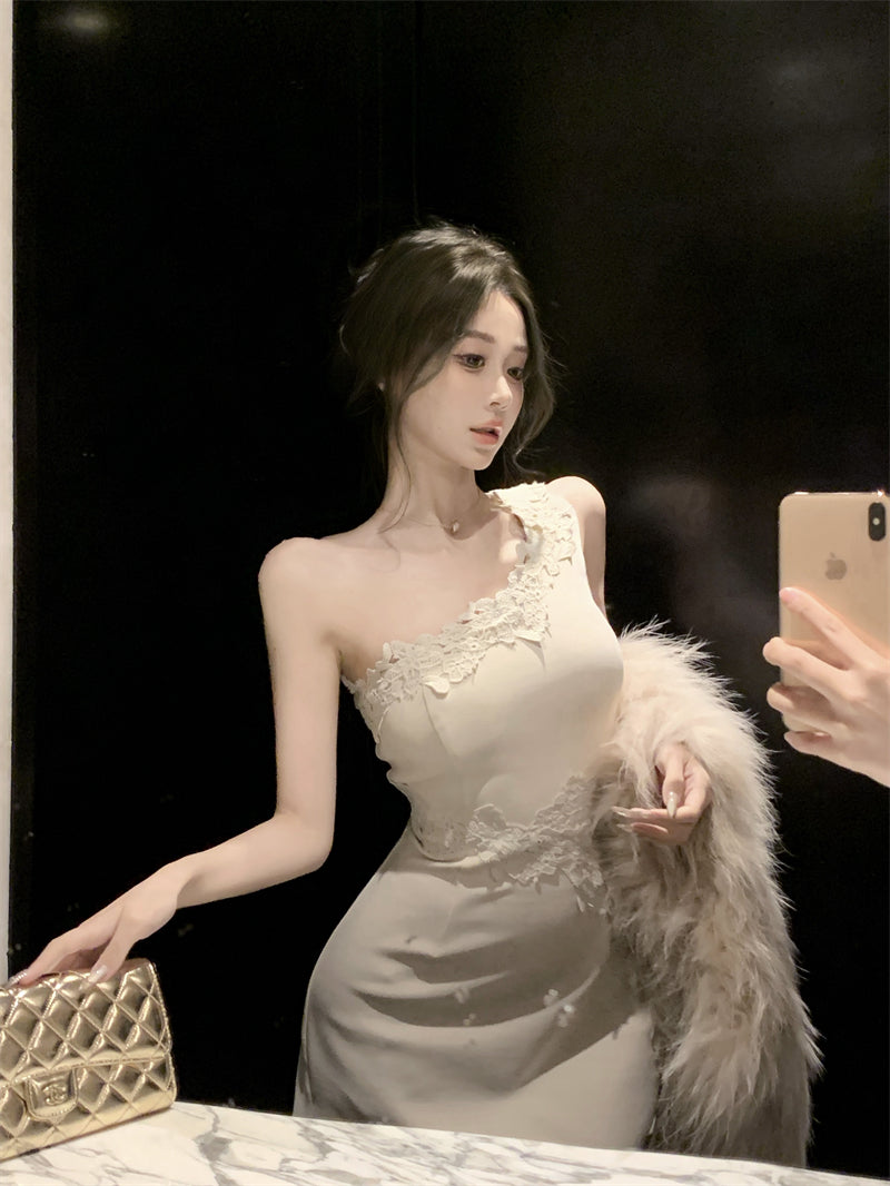 Classical White One-Shoulder Mini Dress Vintage Lace Applique Panel Detailing Bodycon Short Dress AP2016