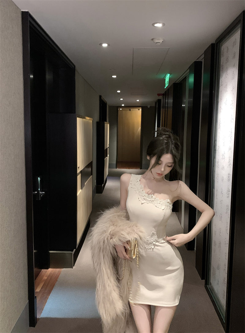 Classical White One-Shoulder Mini Dress Vintage Lace Applique Panel Detailing Bodycon Short Dress AP2016