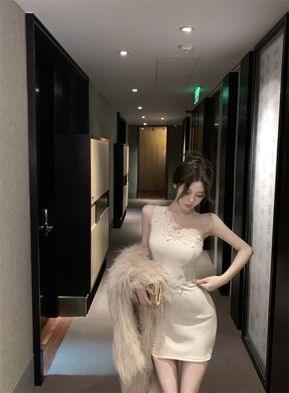 Classical White One-Shoulder Mini Dress Vintage Lace Applique Panel Detailing Bodycon Short Dress AP2016